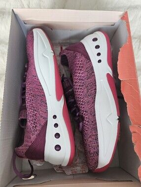 NEW IN BOX Easy SpiritWomen's Power Knit Lightweight Slip-On Sneakers Size 7.5